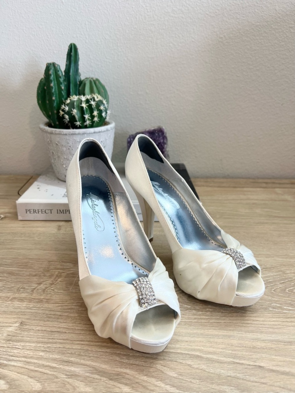 Michaelangelo Diana Ivory Satin Rhinestone Peep Toe Bridal Heels 7.5M